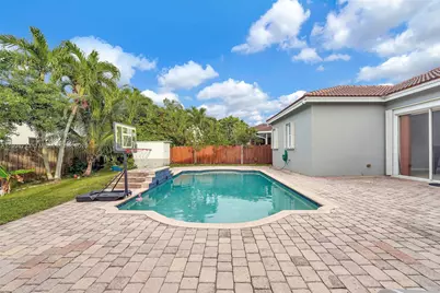 9067 NW 182nd Ter, Hialeah, FL 33018 - Photo 30