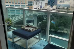 31 SE 5th St, Miami, FL 33131 - Photo 2