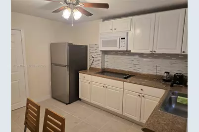 5712 Hollywood Blvd #2, Hollywood, FL 33021 - Photo 2