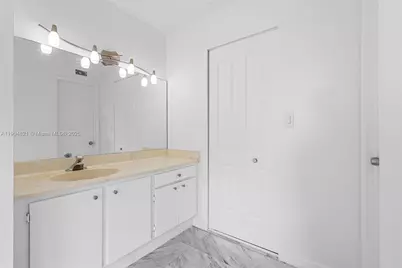 330 W Park Dr #203-10, Miami, FL 33172 - Photo 16