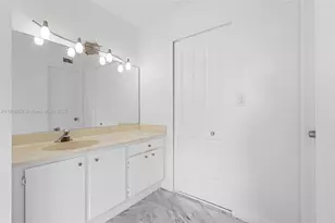 330 W Park Dr, Miami, FL 33172 - Photo 16