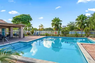 330 W Park Dr, Miami, FL 33172 - Photo 26