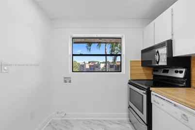 330 W Park Dr #203-10, Miami, FL 33172 - Photo 6