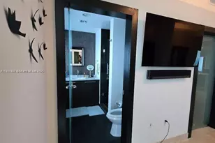 900 Biscayne Blvd, Miami, FL 33132 - Photo 10