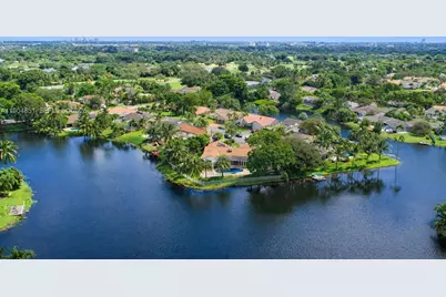 9881 SW 1st Ct, Plantation, FL 33324 - Photo 4