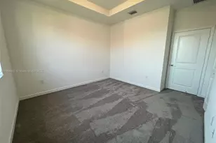 875 NE 211th St, Miami, FL 33179 - Photo 16