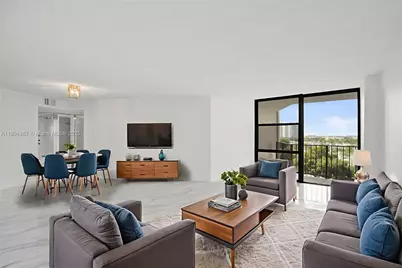 1000 Parkview Dr #811, Hallandale Beach, FL 33009 - Photo 4