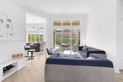 1102 Camellia Cir, Weston, FL 33326 - Photo 6