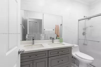 1102 Camellia Cir, Weston, FL 33326 - Photo 18