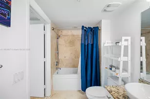 41 SE 5th St, Miami, FL 33131 - Photo 32