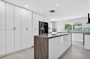 2325 NE 194th St, Miami, FL 33180 - Photo 8