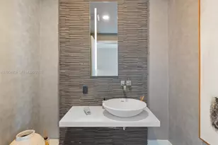 100 S Pointe Dr, Miami Beach, FL 33139 - Photo 38