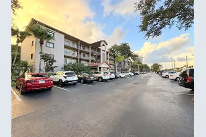 1300 SW 124th Ter #304P, Pembroke Pines, FL 33027 - Photo 4
