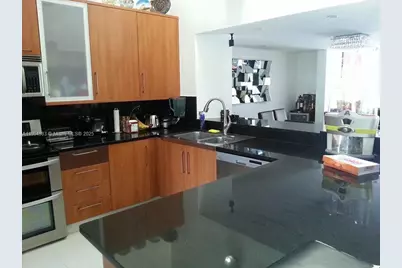 546 NE 199th Ln #4W, Miami, FL 33179 - Photo 4