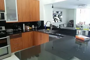 546 NE 199th Ln, Miami, FL 33179 - Photo 4