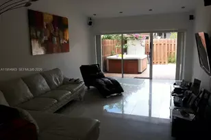 546 NE 199th Ln, Miami, FL 33179 - Photo 2