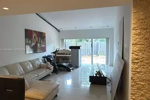 546 NE 199th Ln, Miami, FL 33179 - Photo 4
