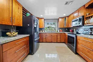 700 NW 219th Ave, Pembroke Pines, FL 33029 - Photo 6