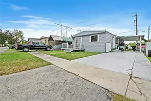 700 NW 219th Ave, Pembroke Pines, FL 33029 - Photo 2