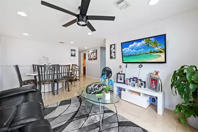 700 NW 219th Ave, Pembroke Pines, FL 33029 - Photo 10