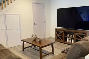 916 NW 8th St, Florida City, FL 33034 - Photo 8