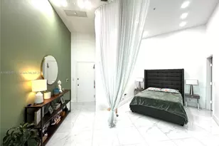 1900 N Bayshore Dr, Miami, FL 33132 - Photo 12