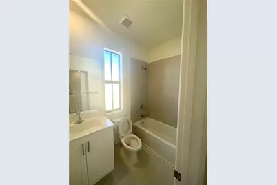 3338 W 112th St, Hialeah, FL 33018 - Photo 24