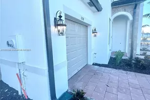 3338 W 112th St, Hialeah, FL 33018 - Photo 2