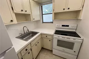 675 SW 7th Ave, Miami, FL 33130 - Photo 8