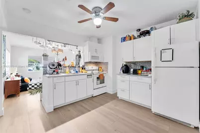 1105 NE 10th St, Hallandale Beach, FL 33009 - Photo 8