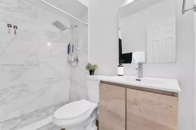 1105 NE 10th St, Hallandale Beach, FL 33009 - Photo 12