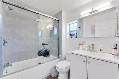 1105 NE 10th St, Hallandale Beach, FL 33009 - Photo 24