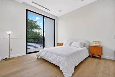 1021 W 46th St, Miami Beach, FL 33140 - Photo 30