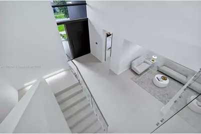 1021 W 46th St, Miami Beach, FL 33140 - Photo 18