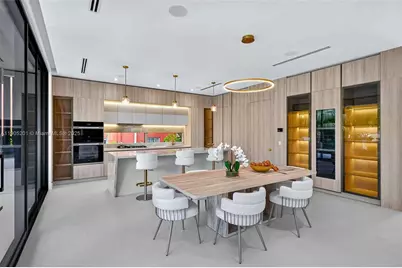 1021 W 46th St, Miami Beach, FL 33140 - Photo 8