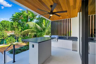 1021 W 46th St, Miami Beach, FL 33140 - Photo 12