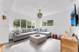 971 NE 116th St, Biscayne Park, FL 33161 - Photo 8