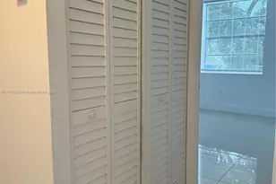 9460 Fontainebleau Blvd, Miami, FL 33172 - Photo 16