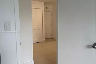 9460 Fontainebleau Blvd, Miami, FL 33172 - Photo 14