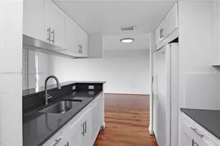 816 NW 11th St, Miami, FL 33136 - Photo 18