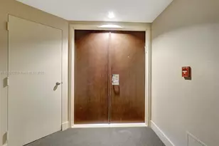 1000 Island Blvd, Aventura, FL 33160 - Photo 2