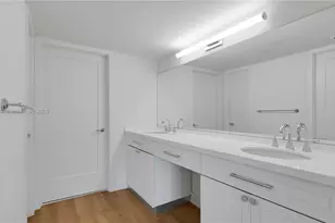 555 NE 34th St, Miami, FL 33137 - Photo 18