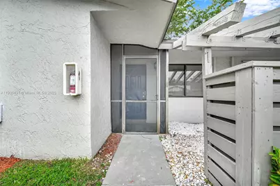 453 Lakeview Dr #1, Weston, FL 33326 - Photo 8