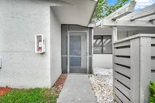 453 Lakeview Dr, Weston, FL 33326 - Photo 8