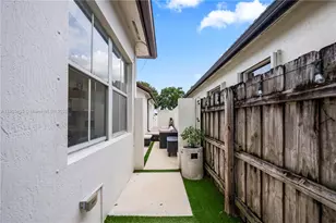 18000 NW 90th Pl, Hialeah, FL 33018 - Photo 32