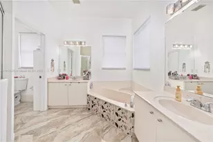 18000 NW 90th Pl, Hialeah, FL 33018 - Photo 26