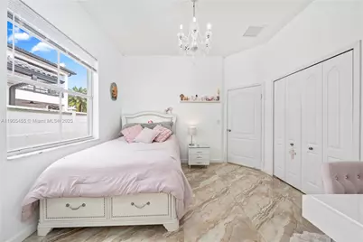 18000 NW 90th Pl, Hialeah, FL 33018 - Photo 20