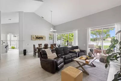 1171 Laguna Springs Dr, Weston, FL 33326 - Photo 16