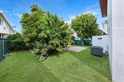 7712 Byron Ave #2, Miami Beach, FL 33141 - Photo 4