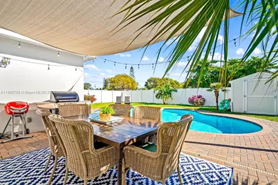 1006 S Arnold Ave, Lantana, FL 33462 - Photo 2